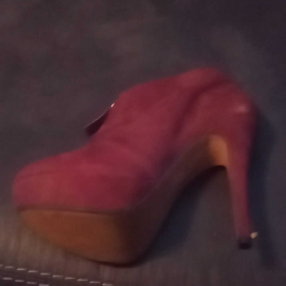 High Heels - Picture 2 of 3